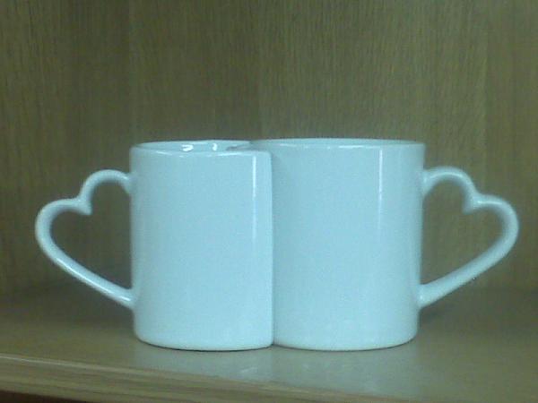 twin-heart-mugs